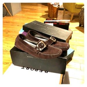 Suede flats with buckle